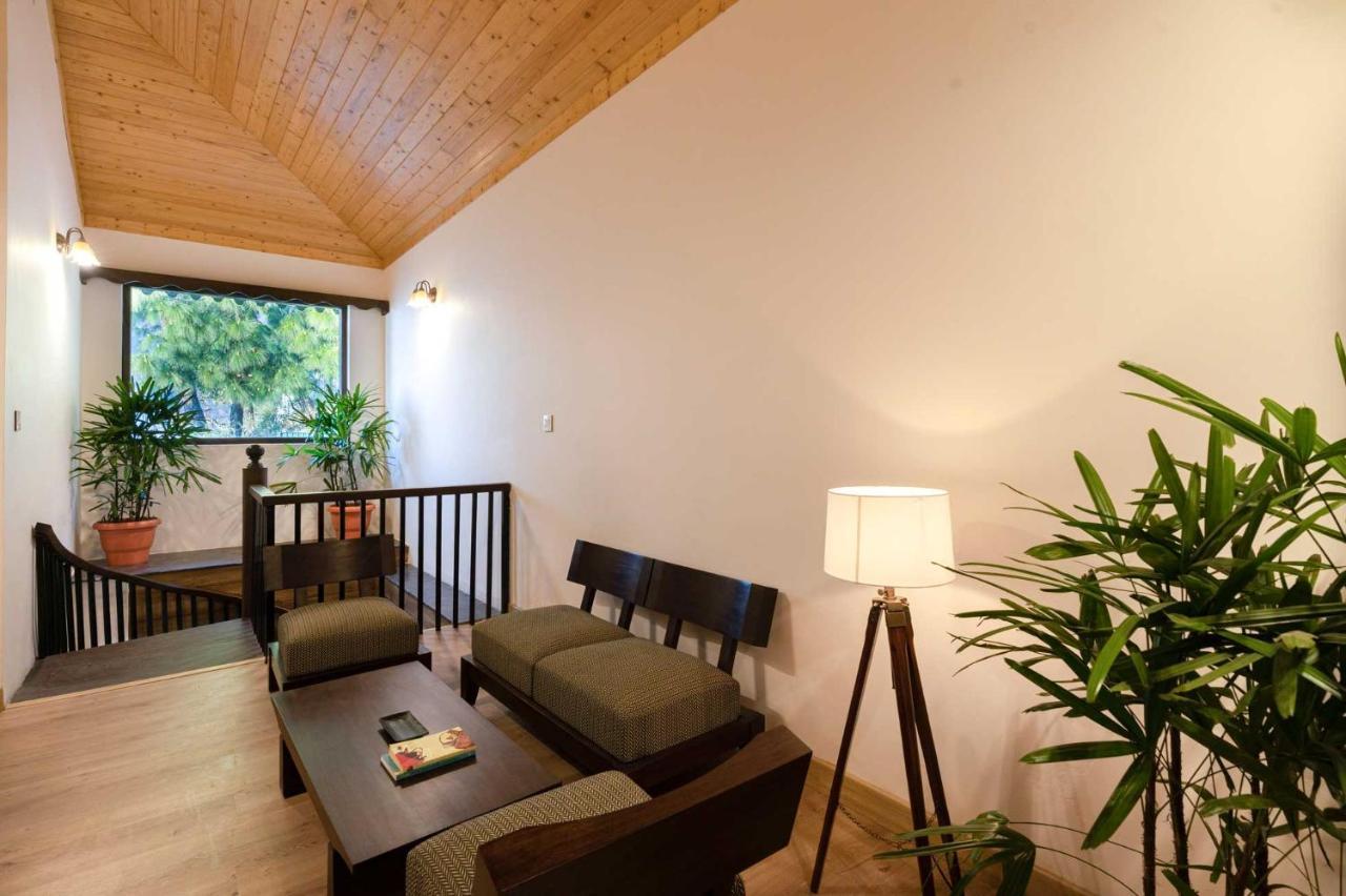 Stayvista At The Winter Line With Complimentary Breakfast 카사울리 외부 사진